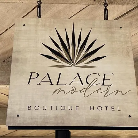 Hotel Palace Modern At The Plaza - Corner 7
